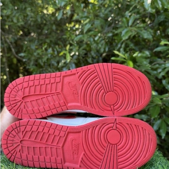 Jordan Retro One Mid size 6Y or fits women’s size 7.5 - Picture 2 of 2